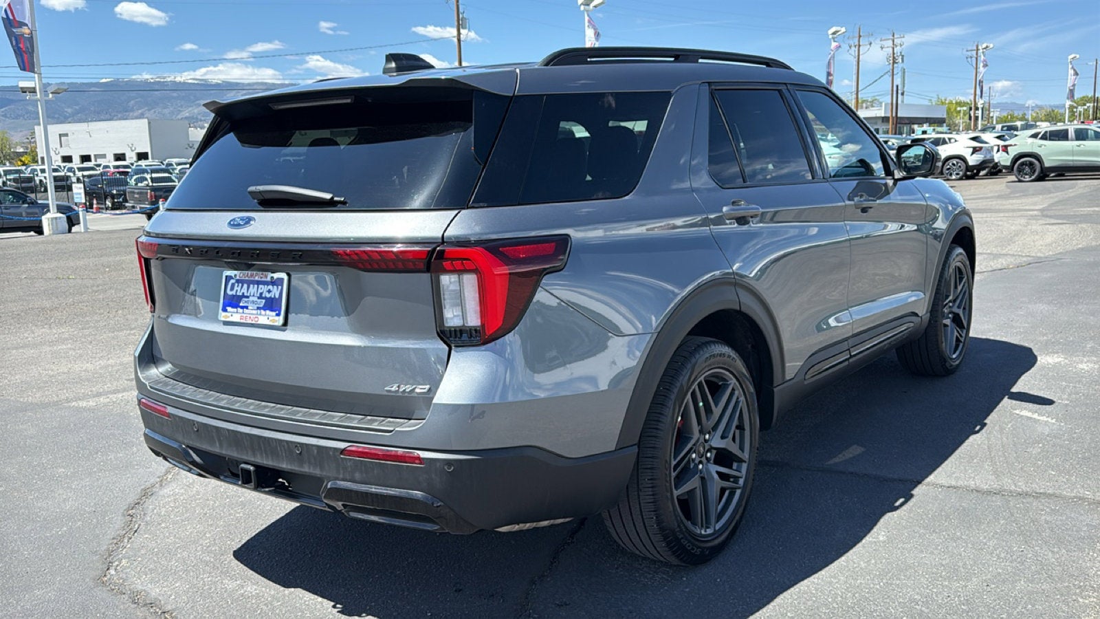 2025 Ford Explorer ST-Line