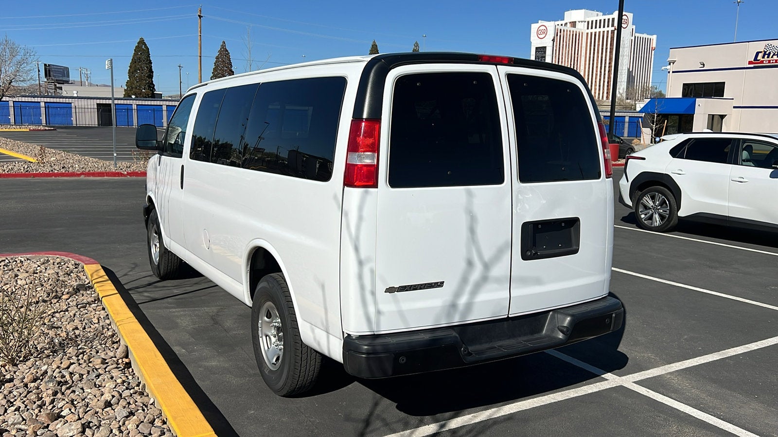 2023 Chevrolet Express Passenger 3500 1LS