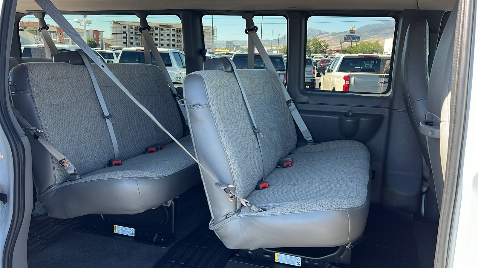 2025 Chevrolet Express Passenger 1LT