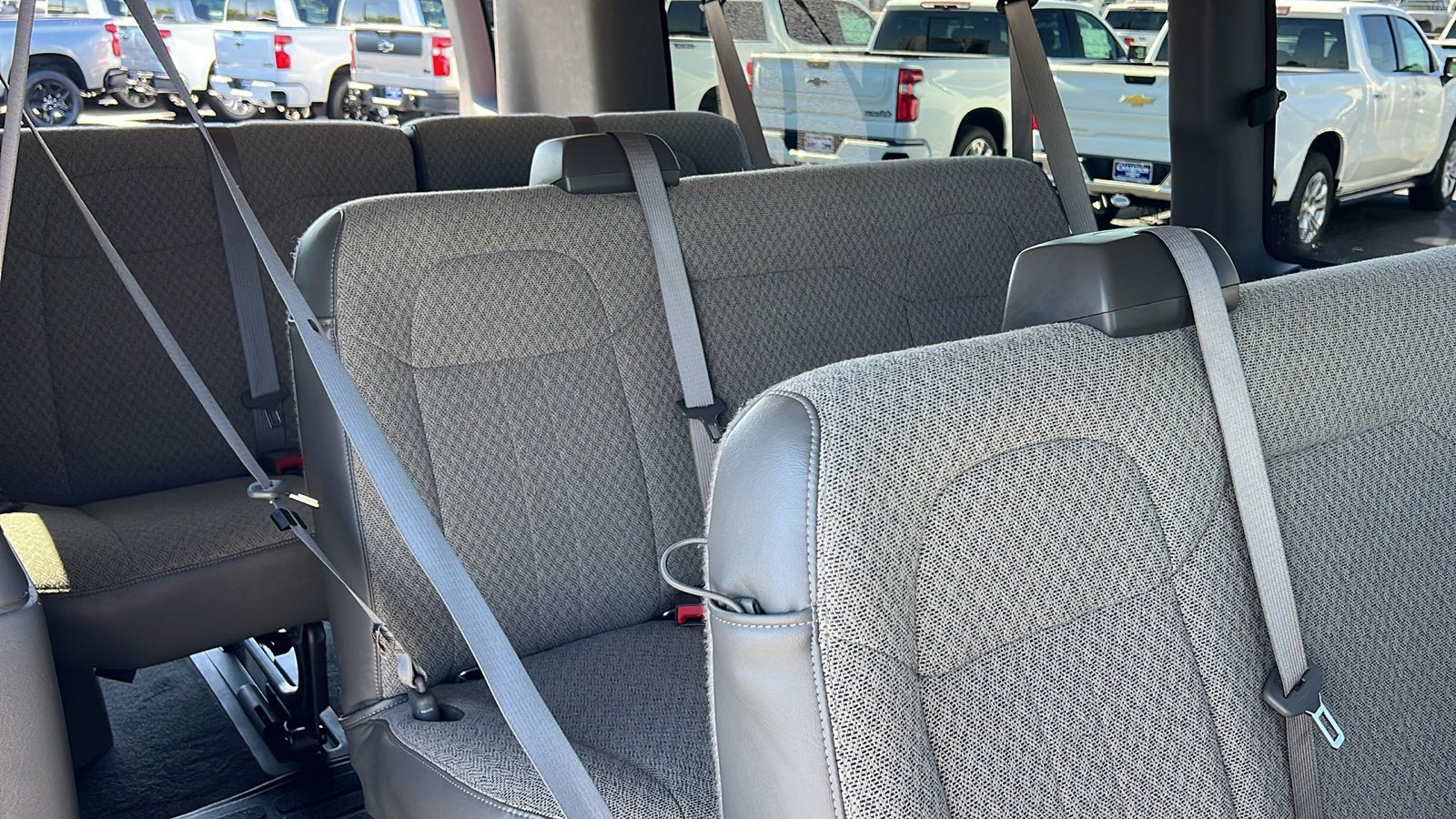 2025 Chevrolet Express Passenger 1LT