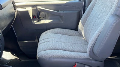 2025 Chevrolet Express Passenger 1LT