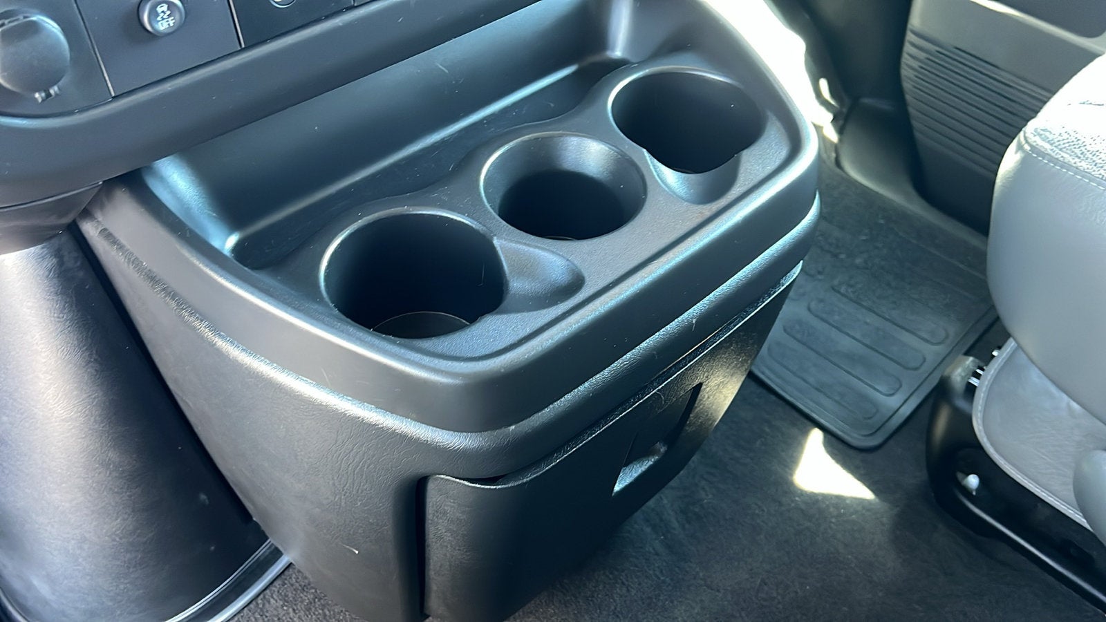 2025 Chevrolet Express Passenger 1LT