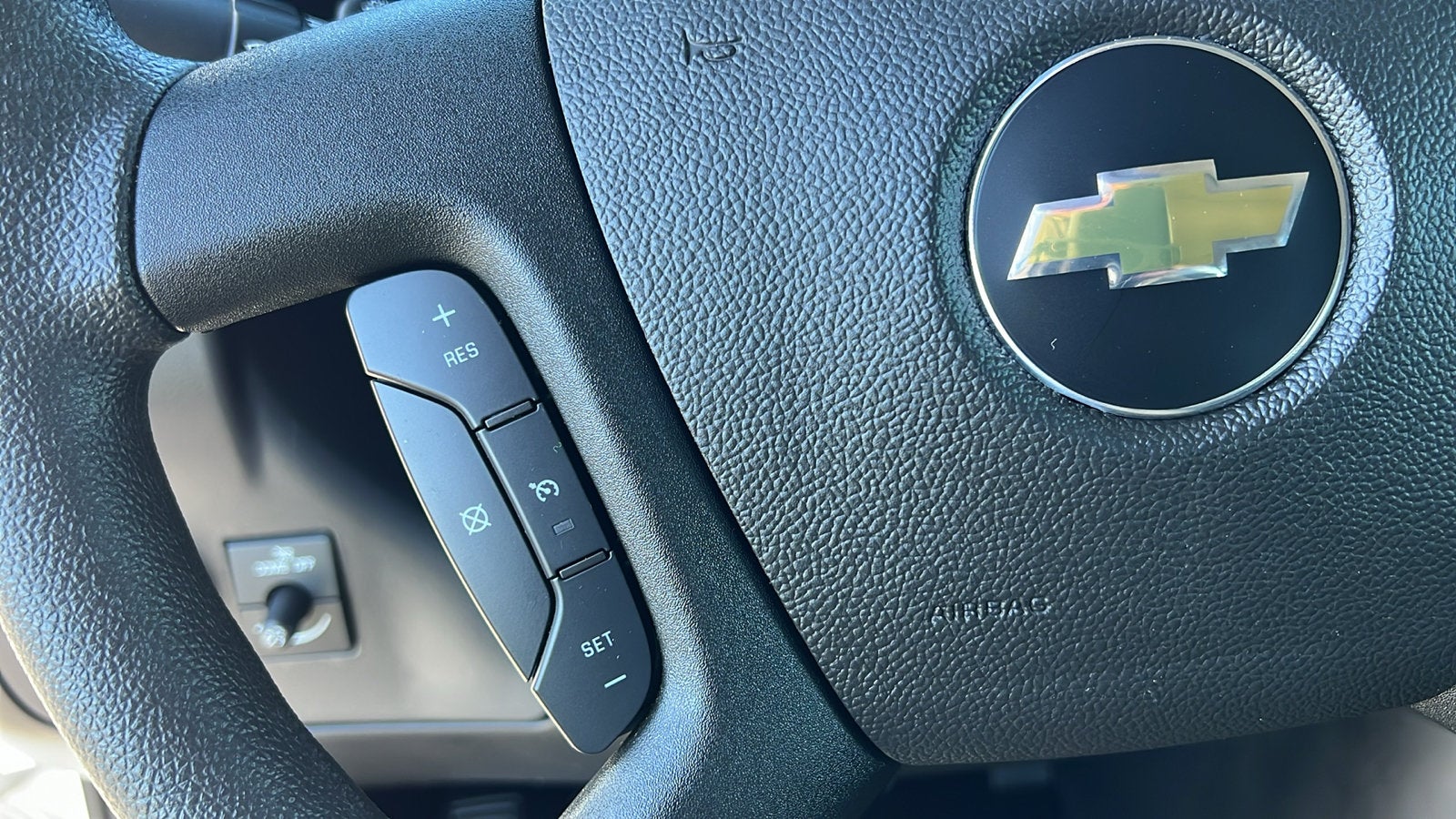 2025 Chevrolet Express Passenger 1LT