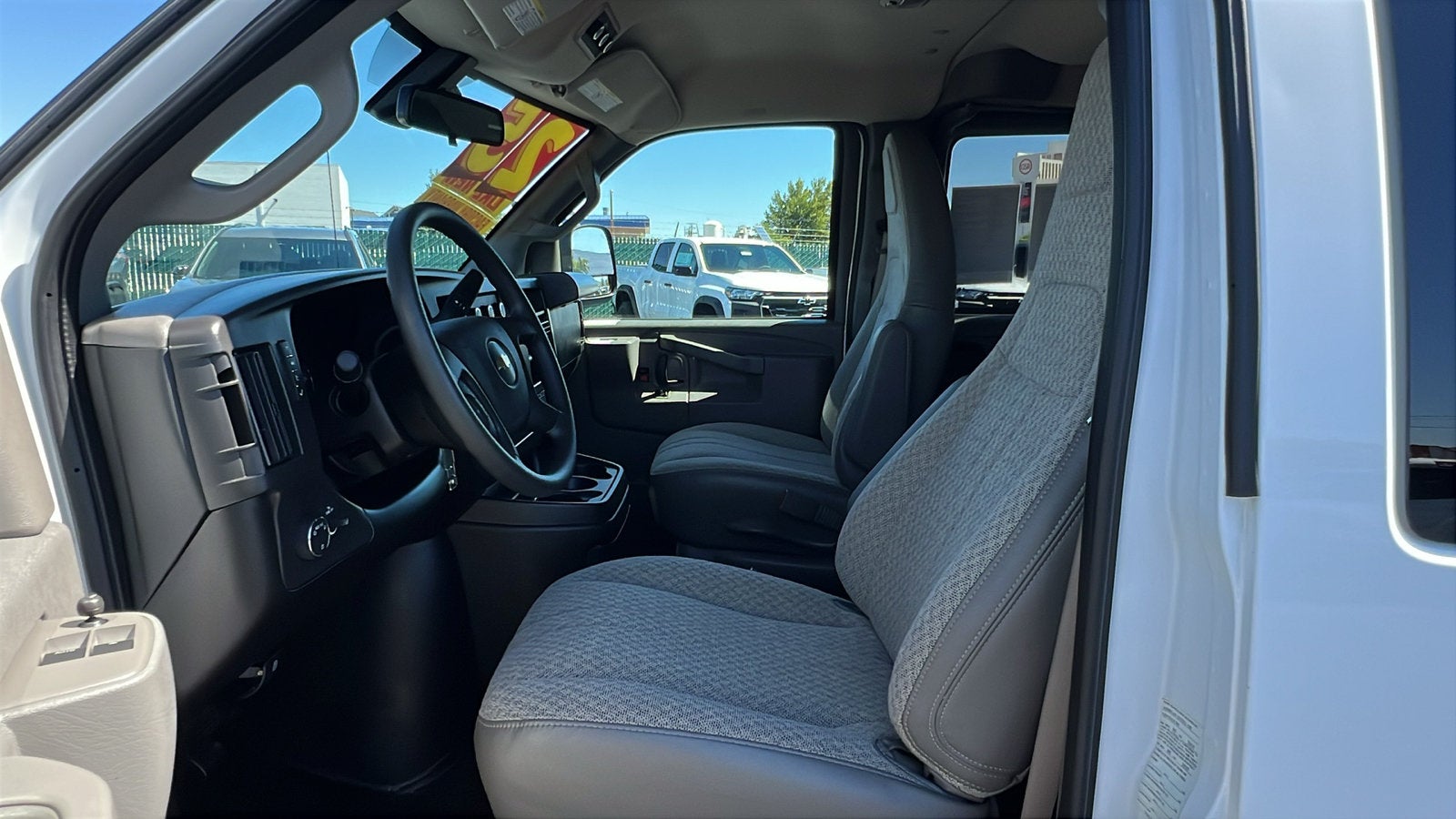 2025 Chevrolet Express Passenger 1LT
