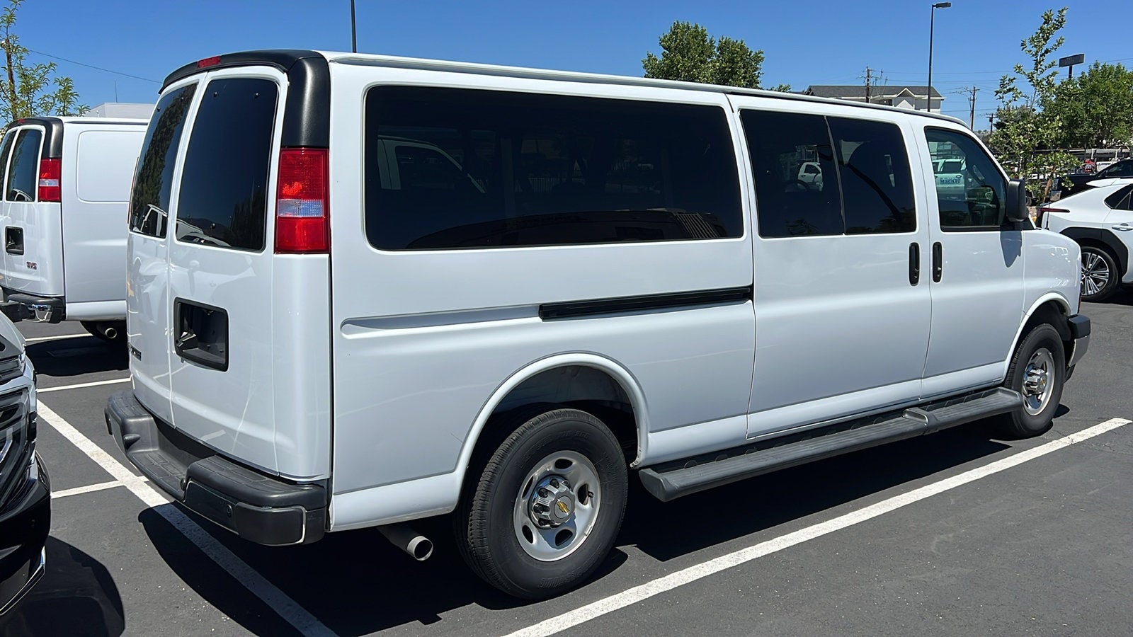 2025 Chevrolet Express Passenger 1LT