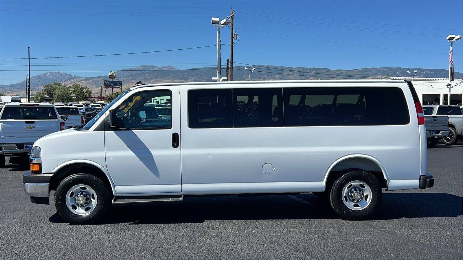 2025 Chevrolet Express Passenger 1LT