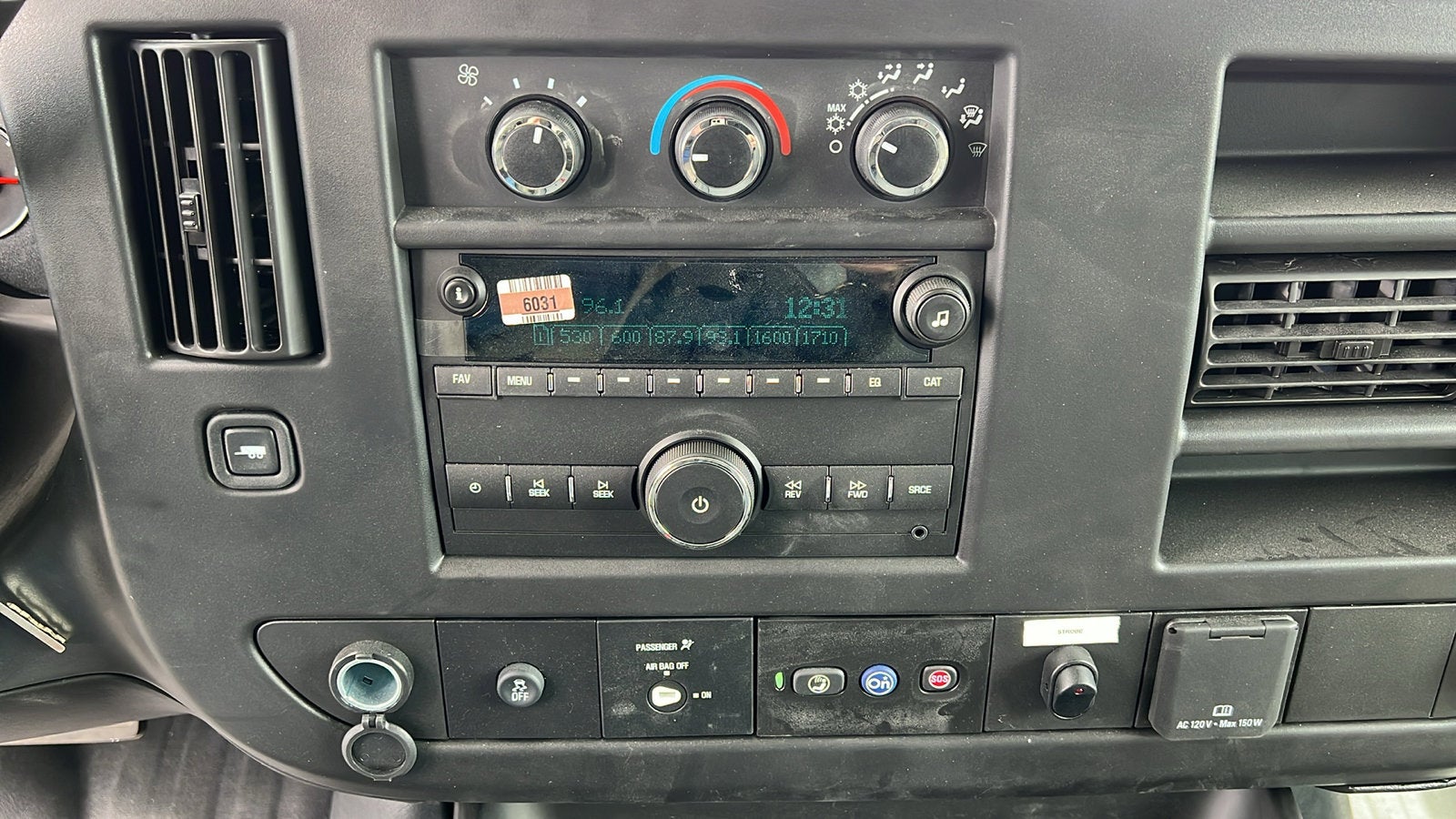 2024 Chevrolet Express Cutaway 3500 1WT