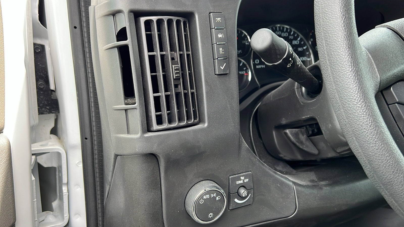 2024 Chevrolet Express Cutaway 3500 1WT