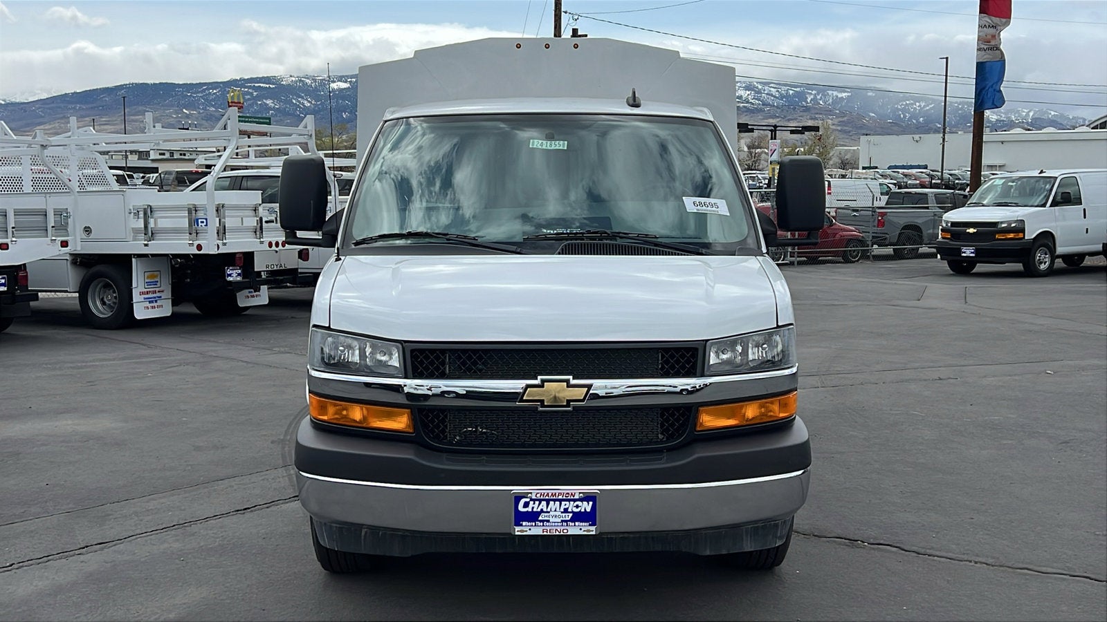 2024 Chevrolet Express Cutaway 3500 1WT