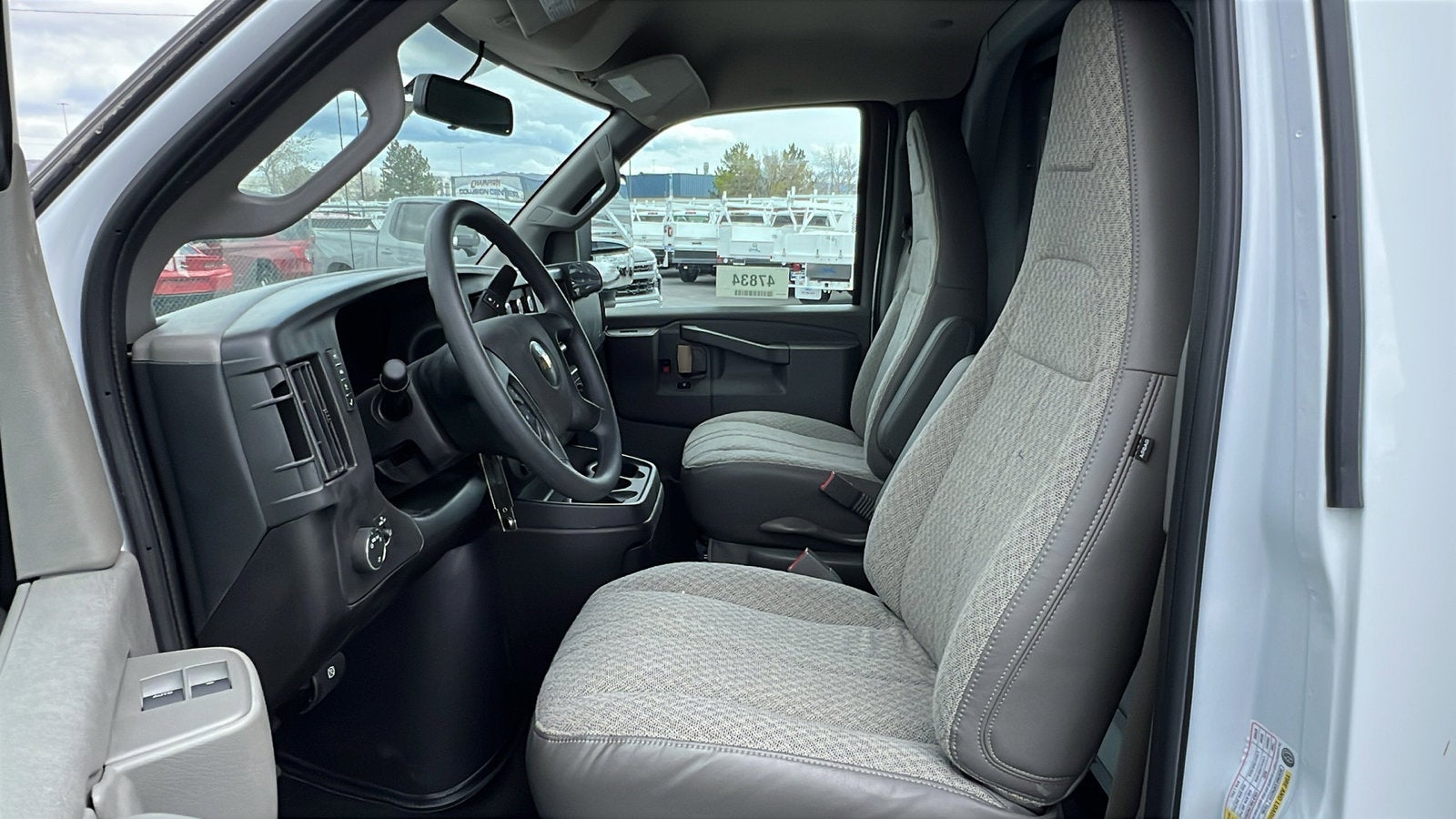 2024 Chevrolet Express Cutaway 3500 1WT