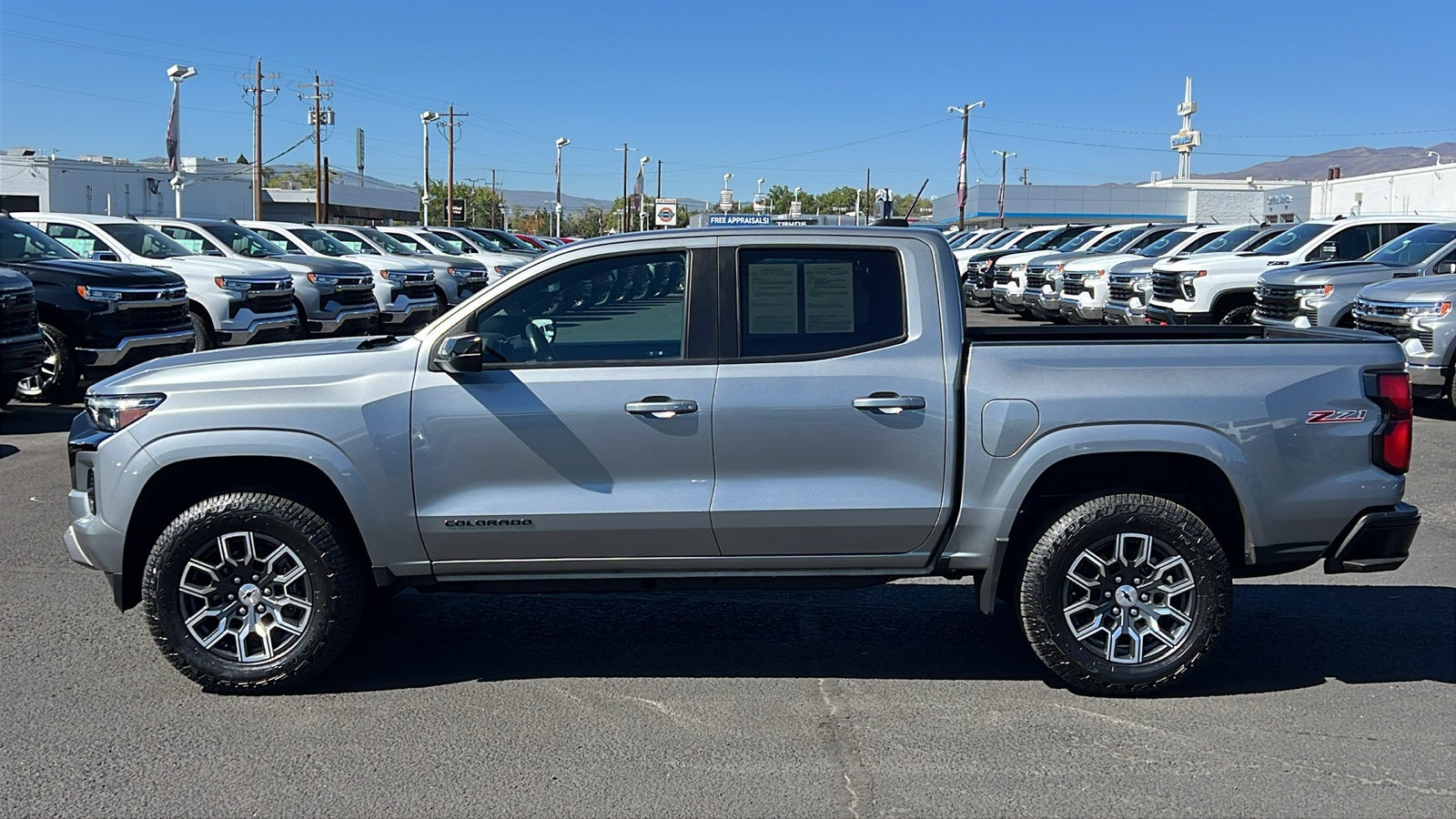 2023 Chevrolet Colorado Z71 - Photo 9