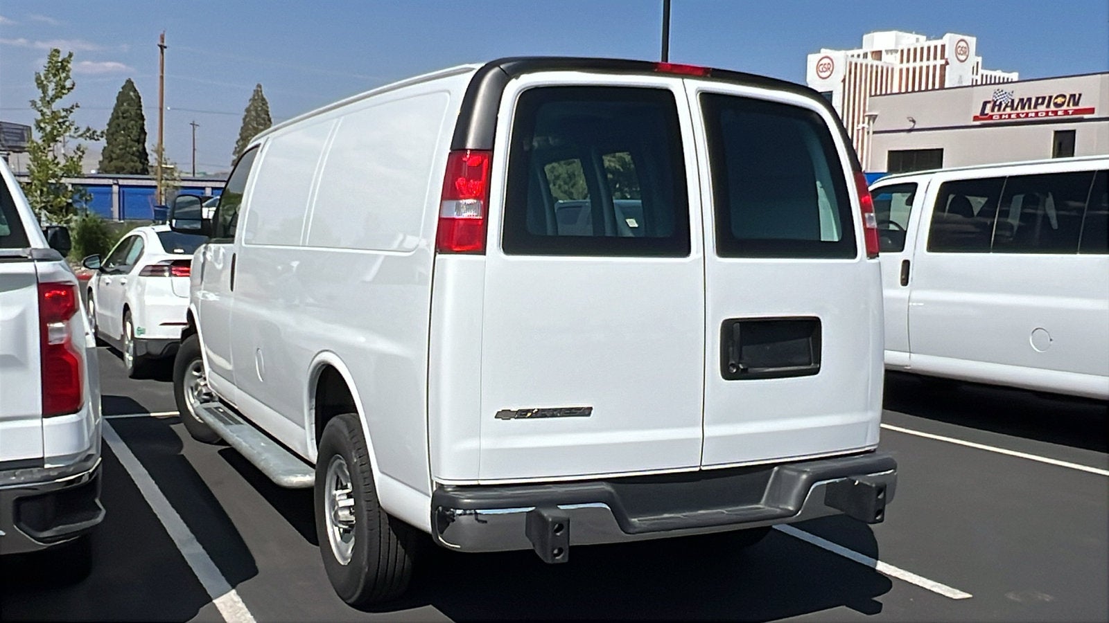 2025 Chevrolet Express Cargo WT