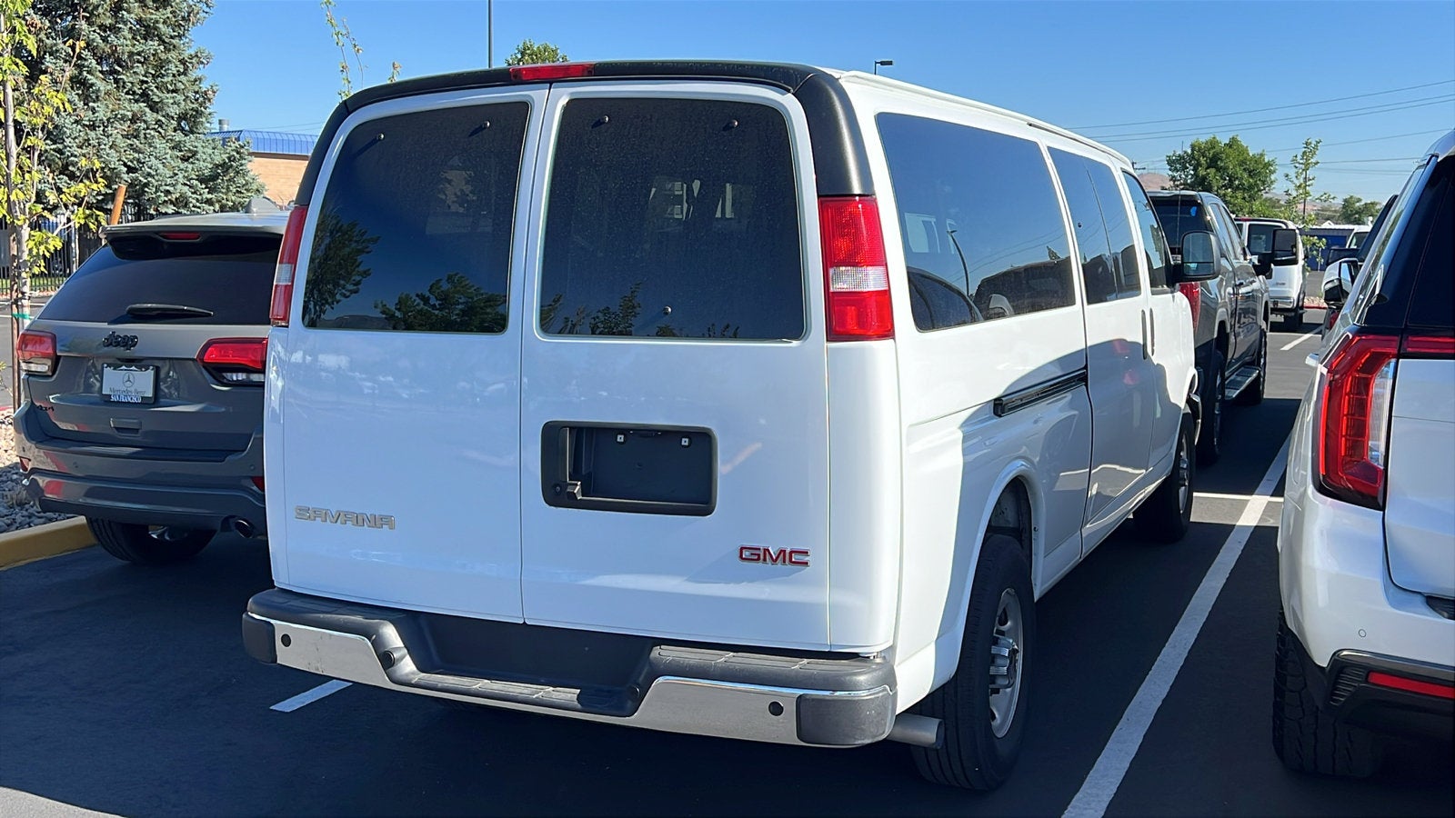 2025 GMC Savana Passenger LT