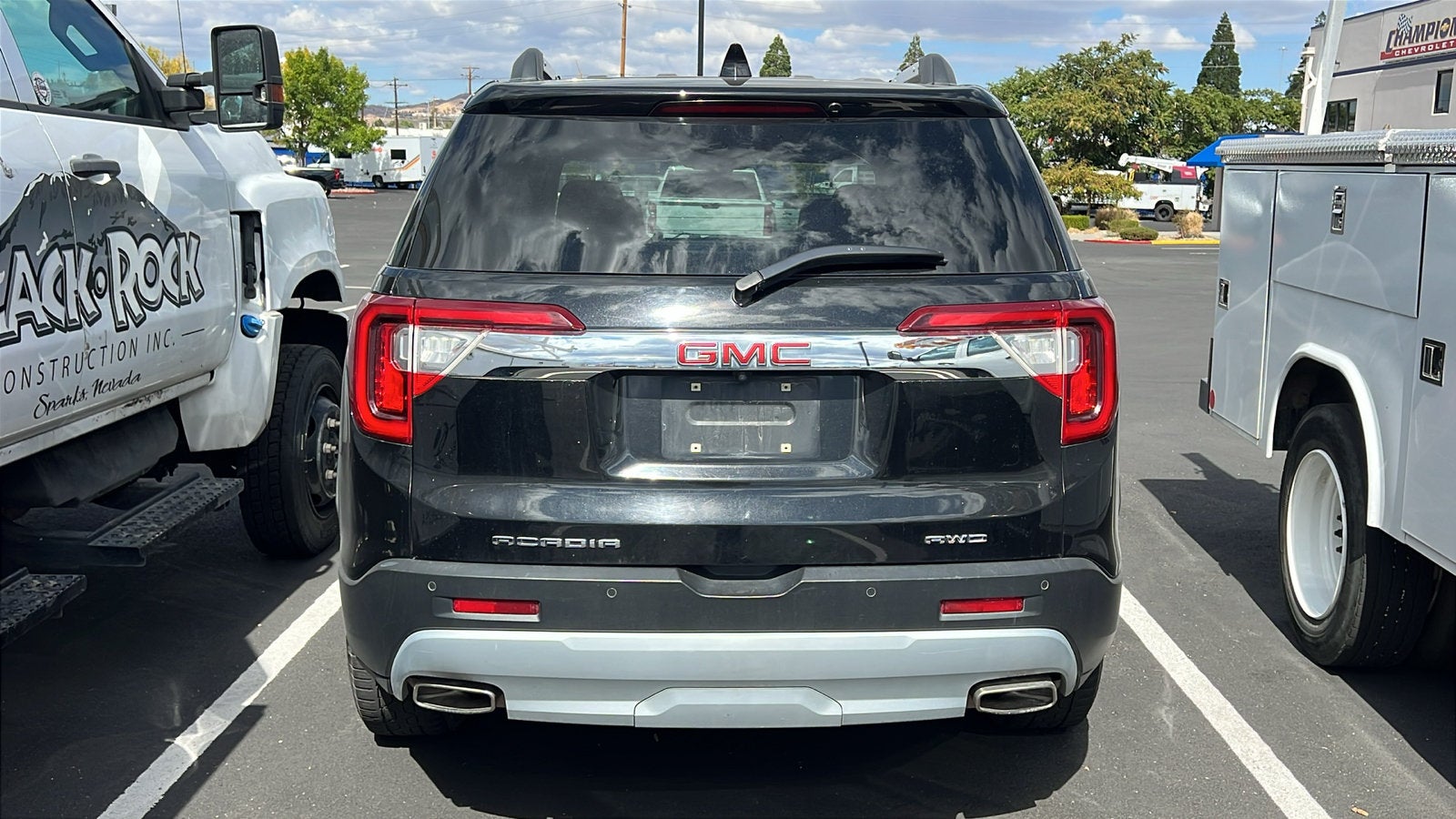 2023 GMC Acadia SLT