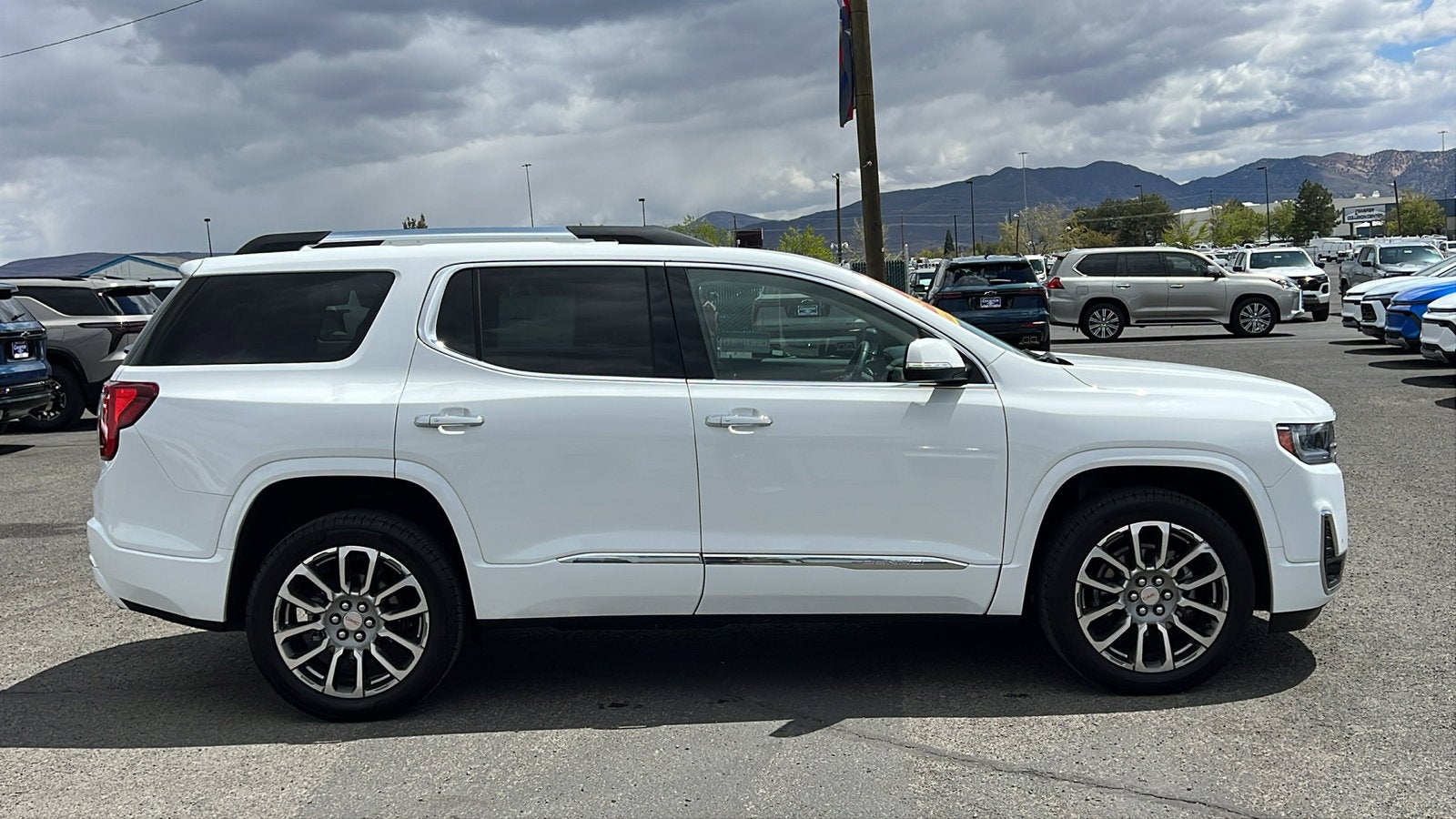 2023 GMC Acadia Denali