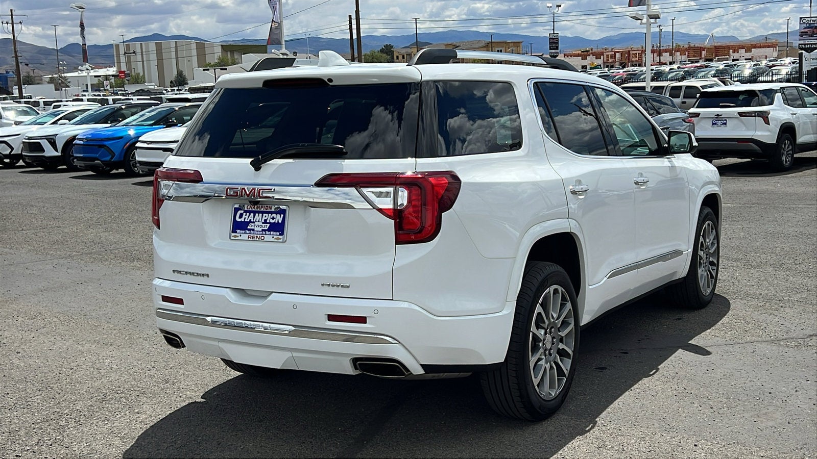 2023 GMC Acadia Denali