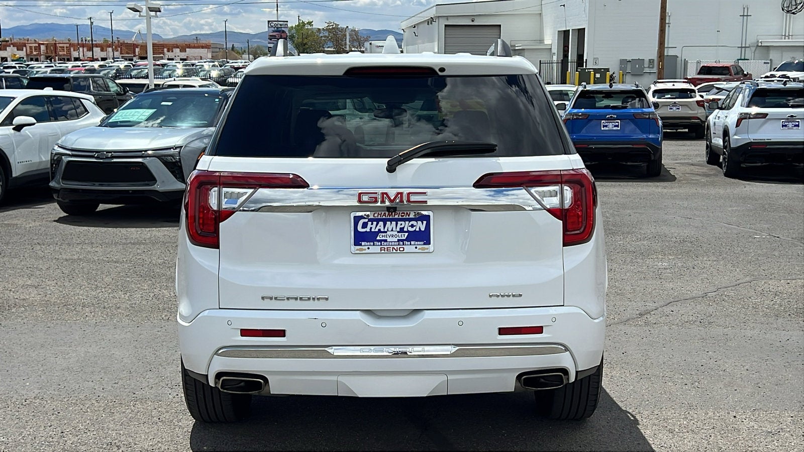 2023 GMC Acadia Denali