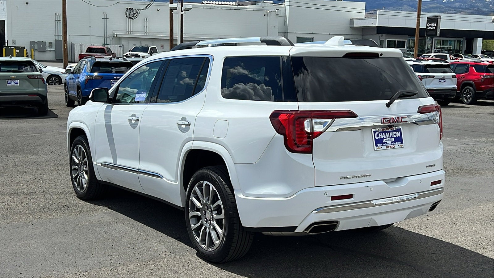 2023 GMC Acadia Denali