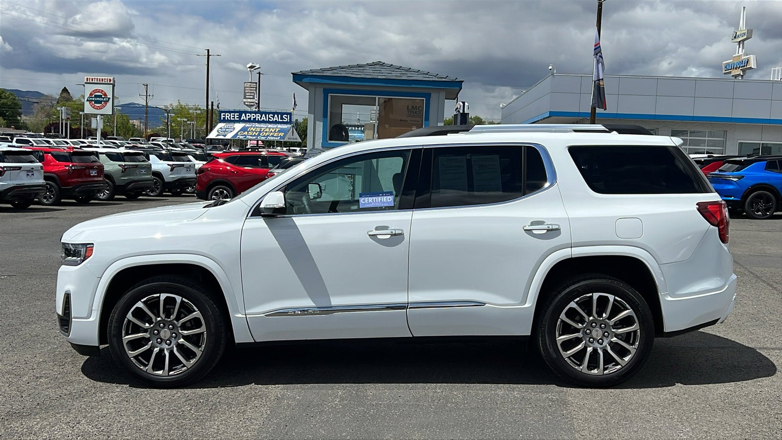 2023 GMC Acadia Denali