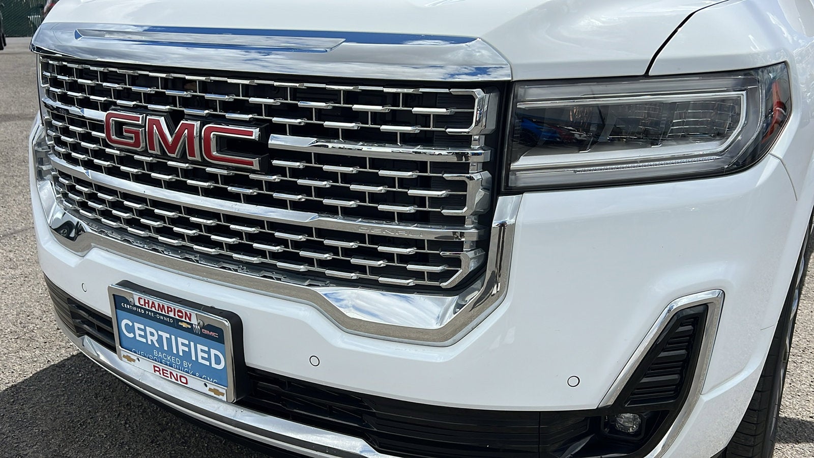 2023 GMC Acadia Denali