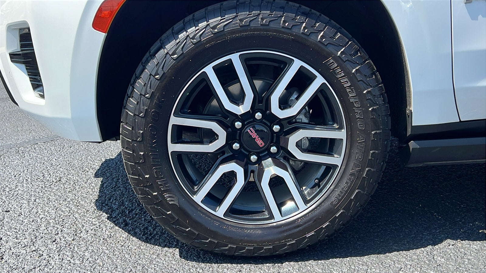 2023 GMC Yukon AT4