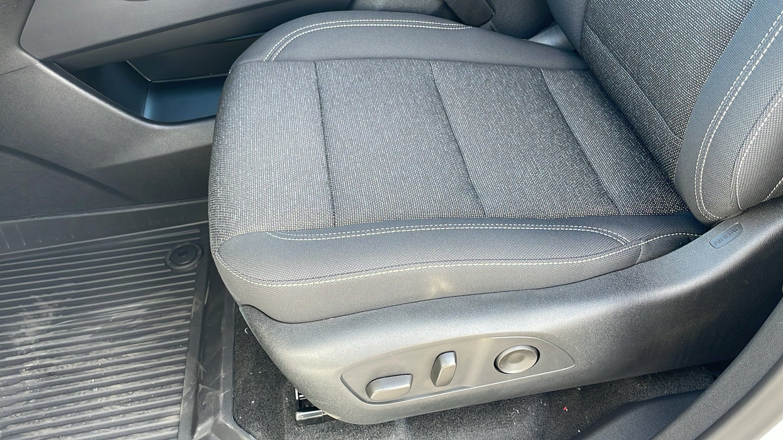 2027 Chevrolet Traverse LT - Photo 16