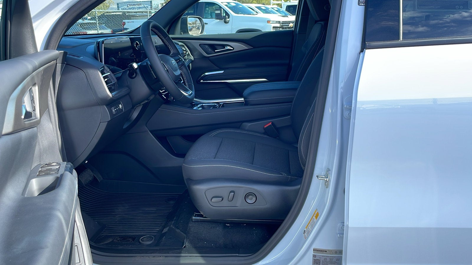 2027 Chevrolet Traverse LT - Photo 29