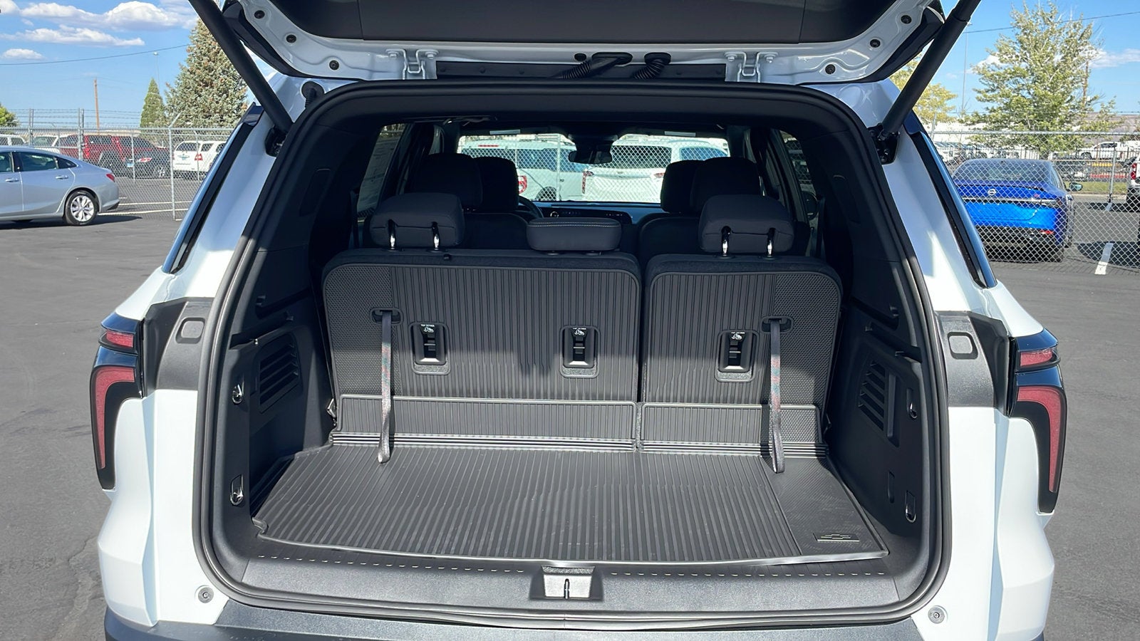 2027 Chevrolet Traverse LT - Photo 7