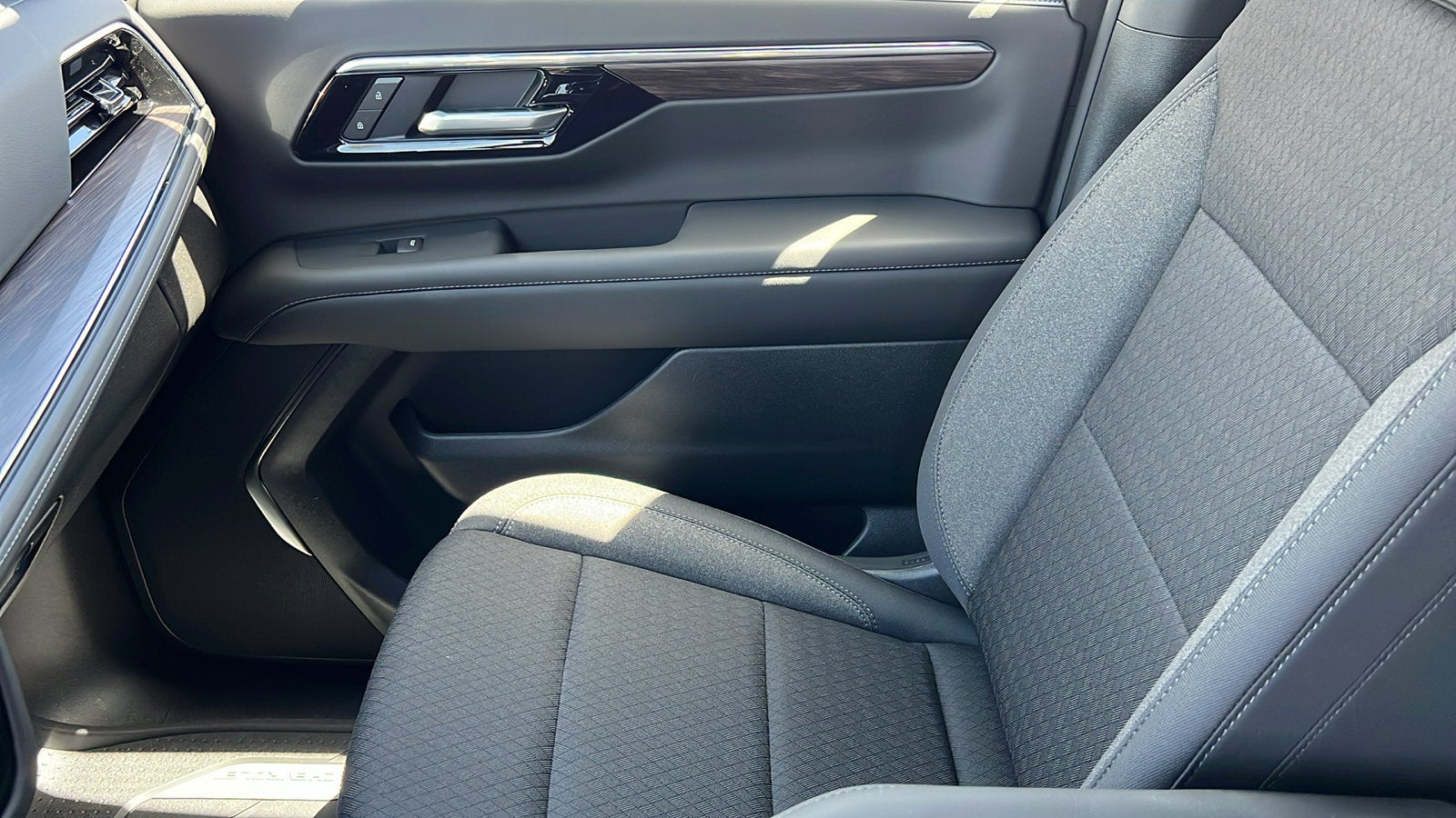 2026 Chevrolet Suburban LS - Photo 20