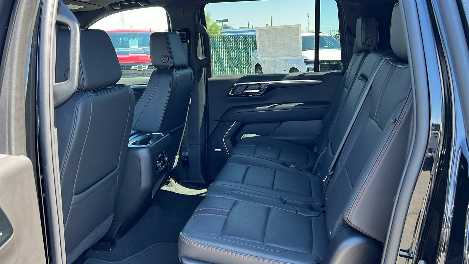 2025 Chevrolet Suburban RST
