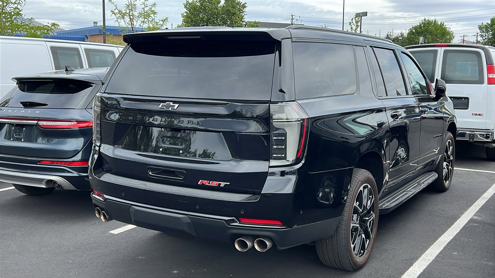 2025 Chevrolet Suburban RST