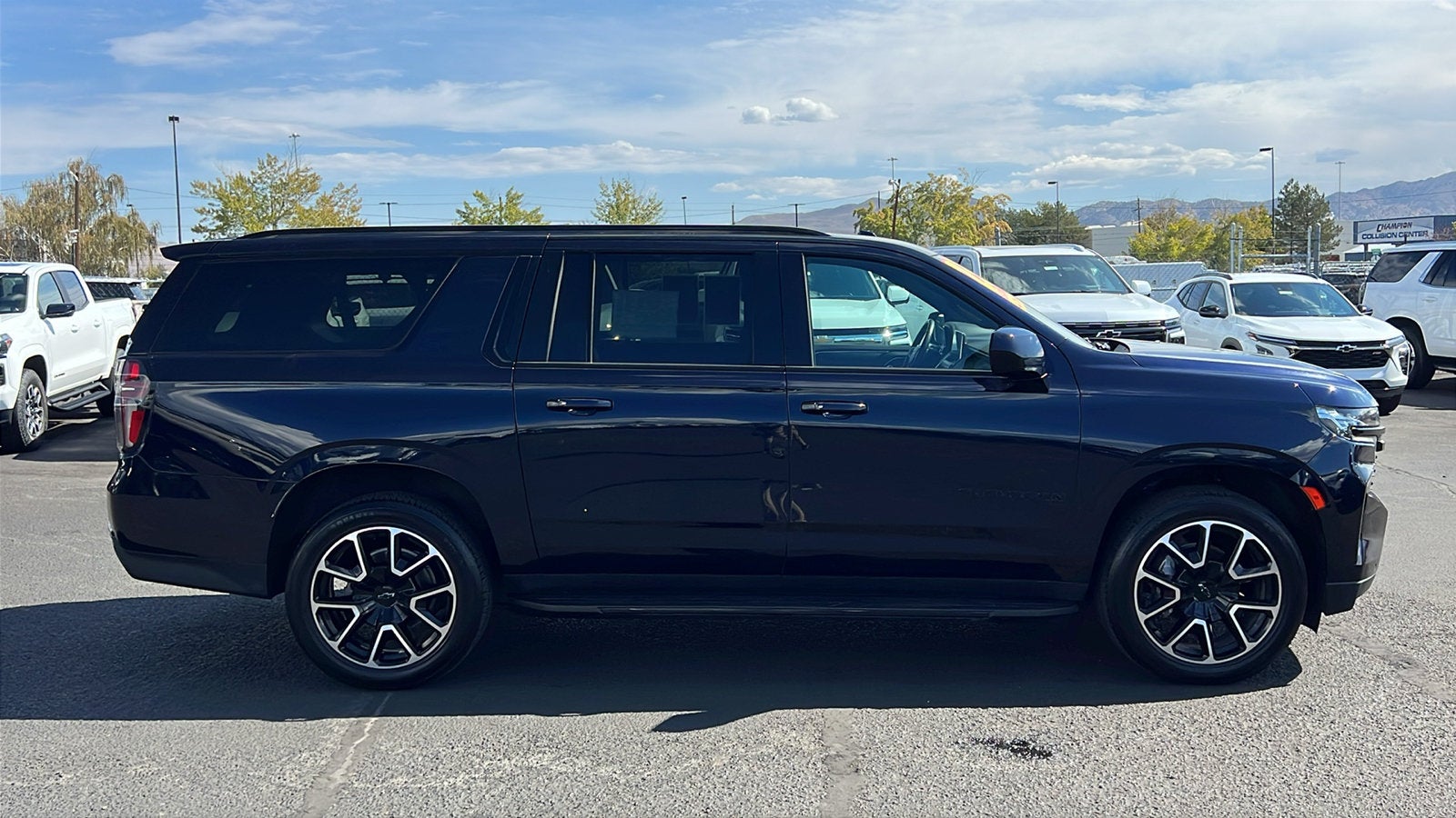 2023 Chevrolet Suburban RST