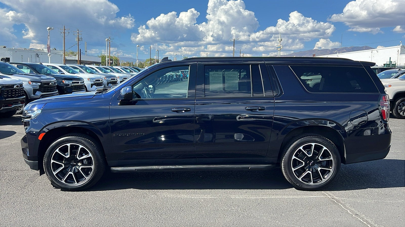 2023 Chevrolet Suburban RST