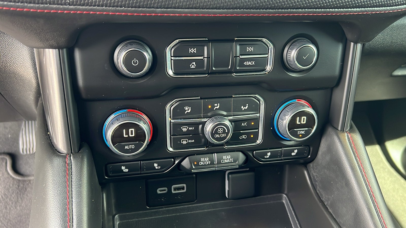 2024 Chevrolet Suburban RST