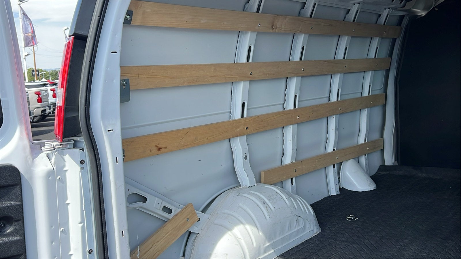 2024 GMC Savana Cargo Work Van - Photo 11