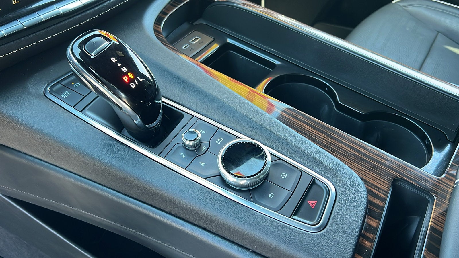 2023 Cadillac Escalade Premium Luxury - Photo 25