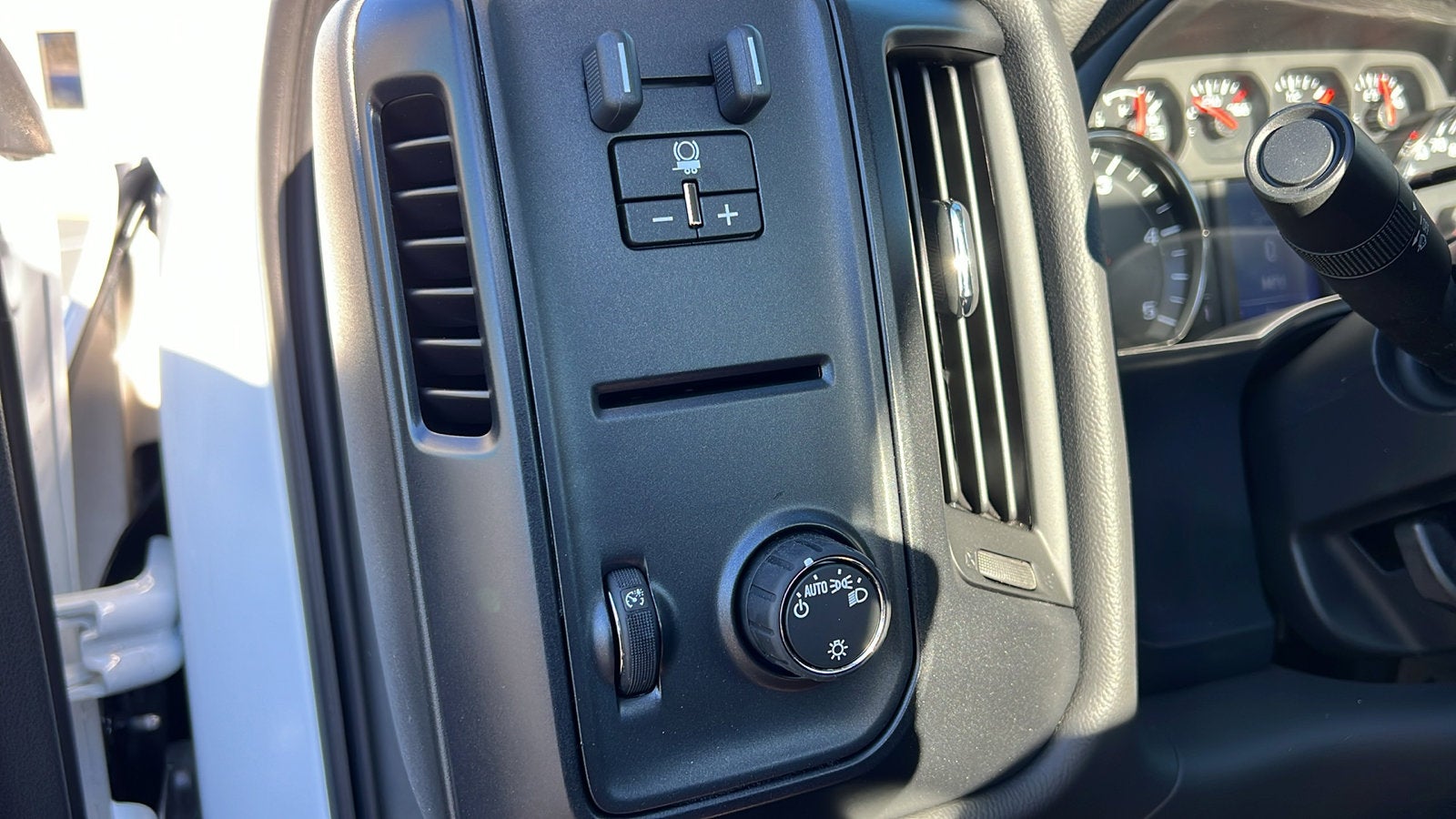 2025 Chevrolet Silverado 5500 HD Work Truck