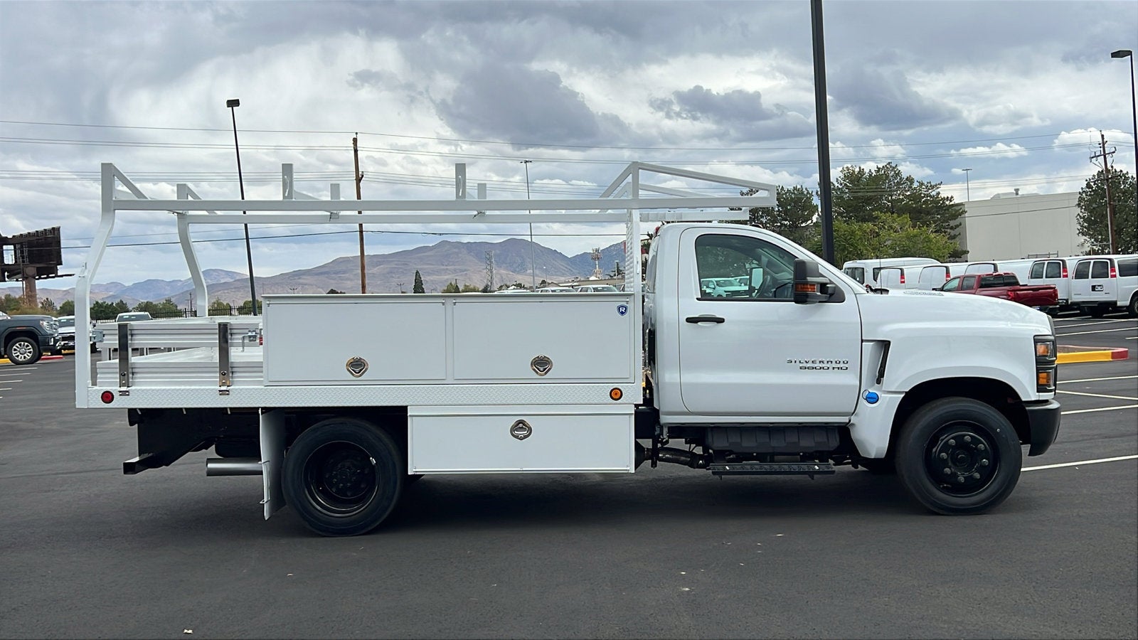 2024 Chevrolet Silverado 5500 HD Work Truck