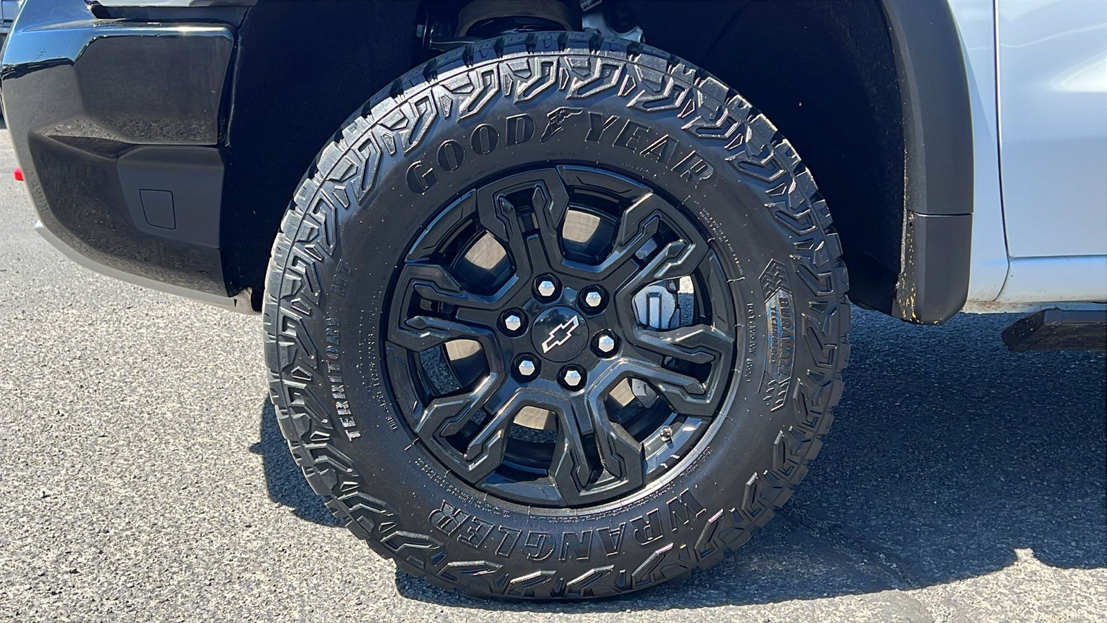 2024 Chevrolet Silverado 1500 ZR2 - Photo 10