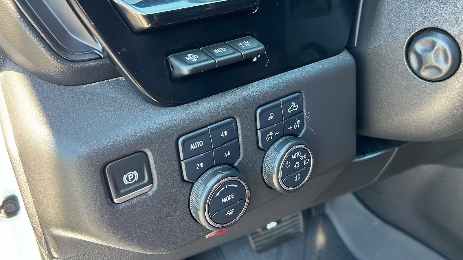 2024 Chevrolet Silverado 1500 ZR2 - Photo 31