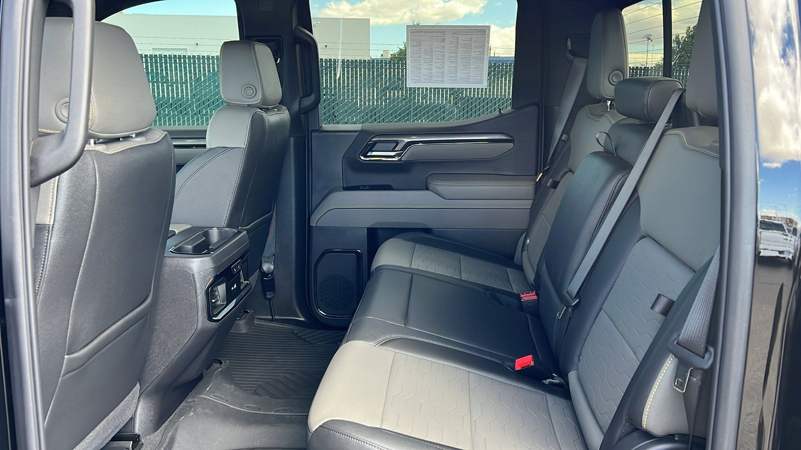2025 Chevrolet Silverado 1500 ZR2 - Photo 15