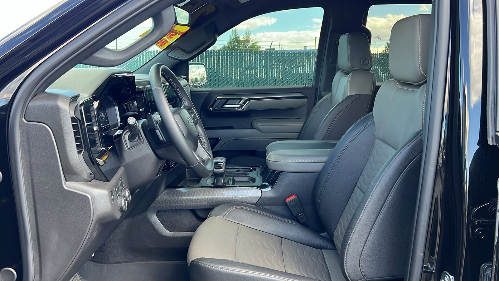 2025 Chevrolet Silverado 1500 ZR2 - Photo 32