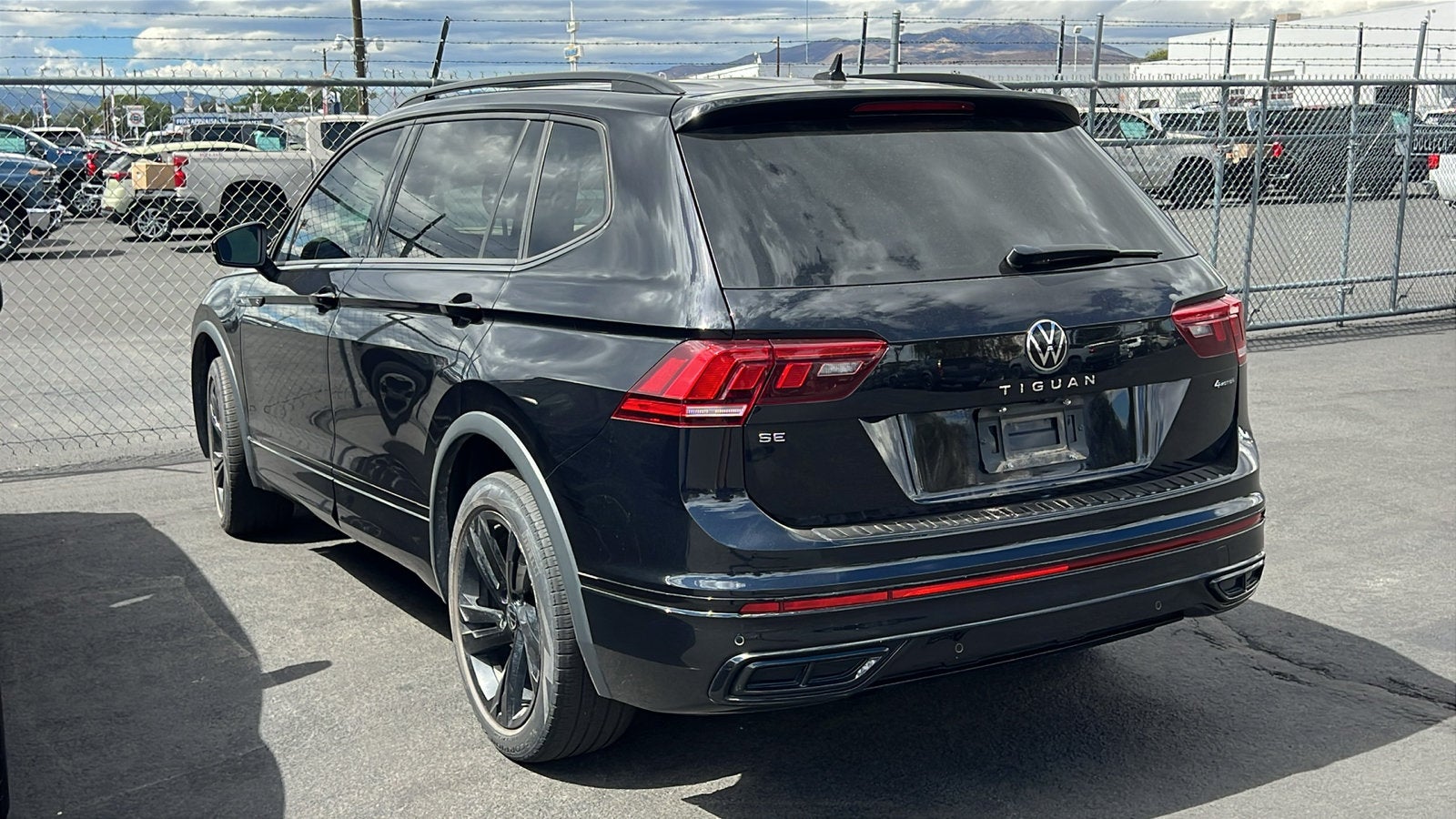 2024 Volkswagen Tiguan 2.0T SE R-Line Black