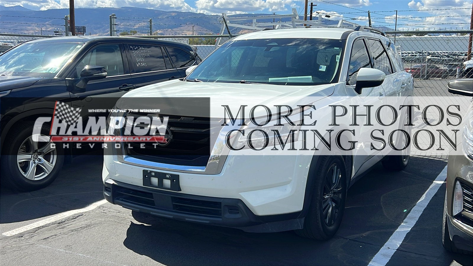 2022 Nissan Pathfinder SV