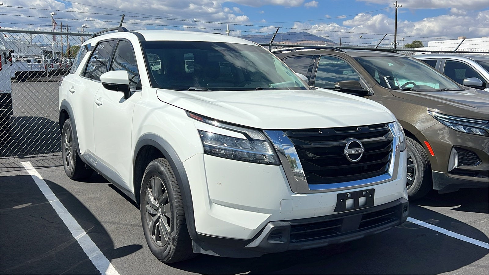 2022 Nissan Pathfinder SV